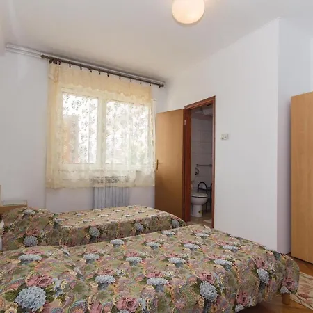 2 Bedroom Stunning Apartment In Pula Pula