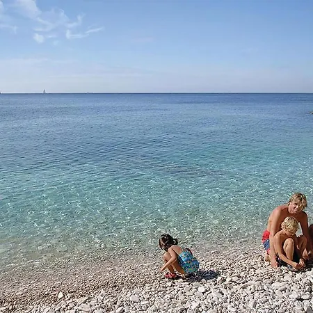 2 Bedroom Stunning Apartment In Pula *