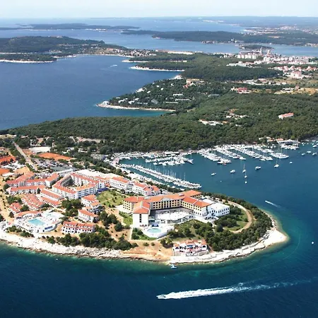 2 Bedroom Stunning Apartment In Pula