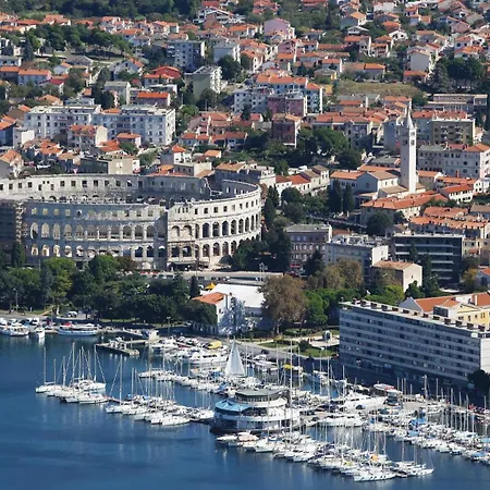 2 Bedroom Stunning Apartment In Pula Pula