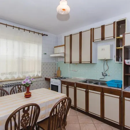 2 Bedroom Stunning Apartment In Pula * Pula