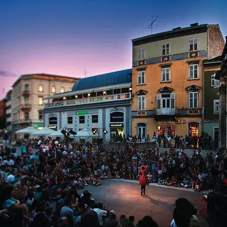 2 Bedroom In * Πούλα