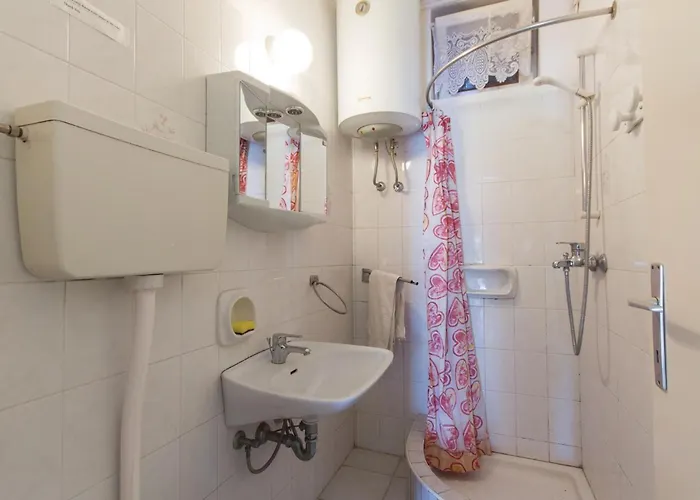 2 Bedroom In Apartment *