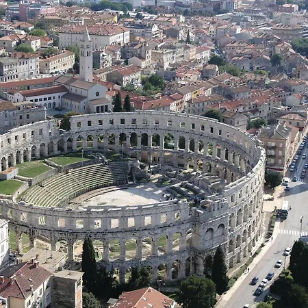 Appartement 2 Bedroom In Pula