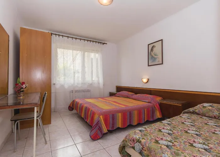 2 Bedroom In Πούλα